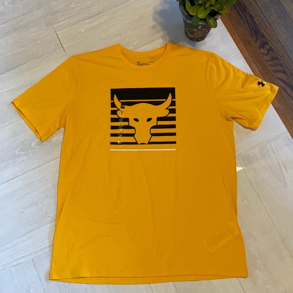 NWT Under Armour loose fit heat gear tee-shirt